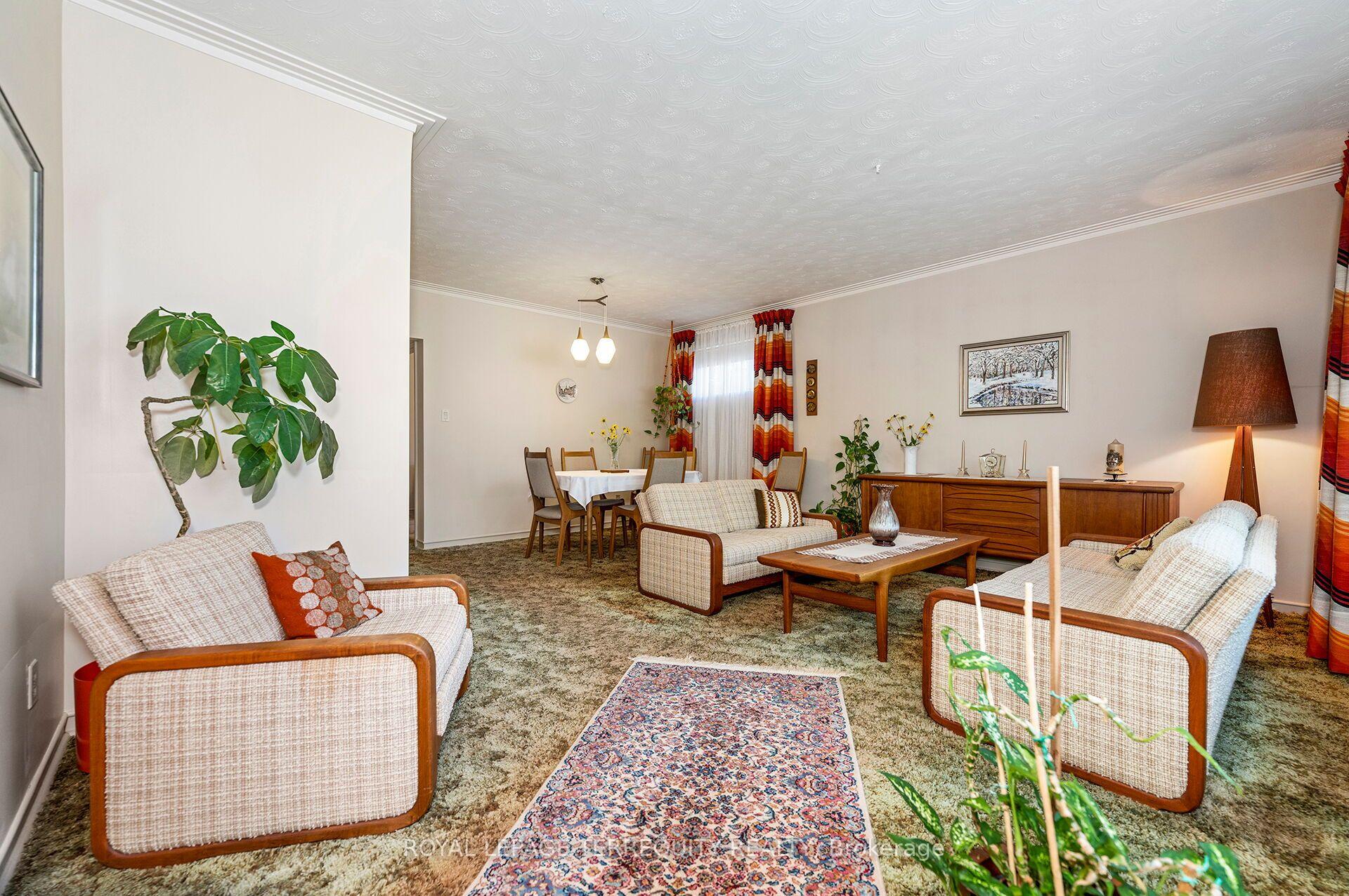 Photo 2 of 11 Picton Crescent, North York, Downsview-Roding-CFB — HOMEH