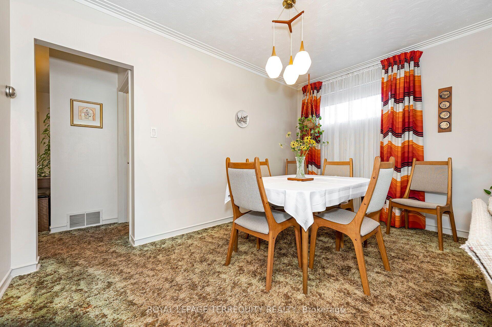 Photo 4 of 11 Picton Crescent, North York, Downsview-Roding-CFB — HOMEH