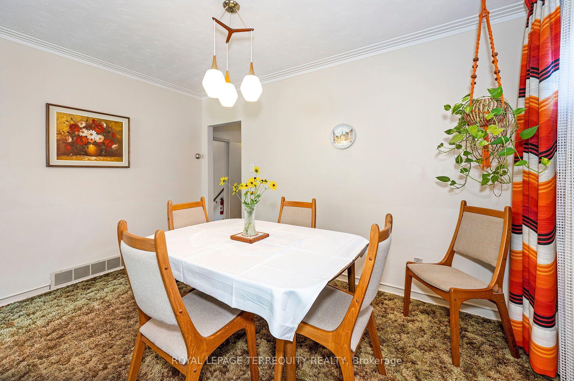 Photo 5 of 11 Picton Crescent, North York, Downsview-Roding-CFB — HOMEH