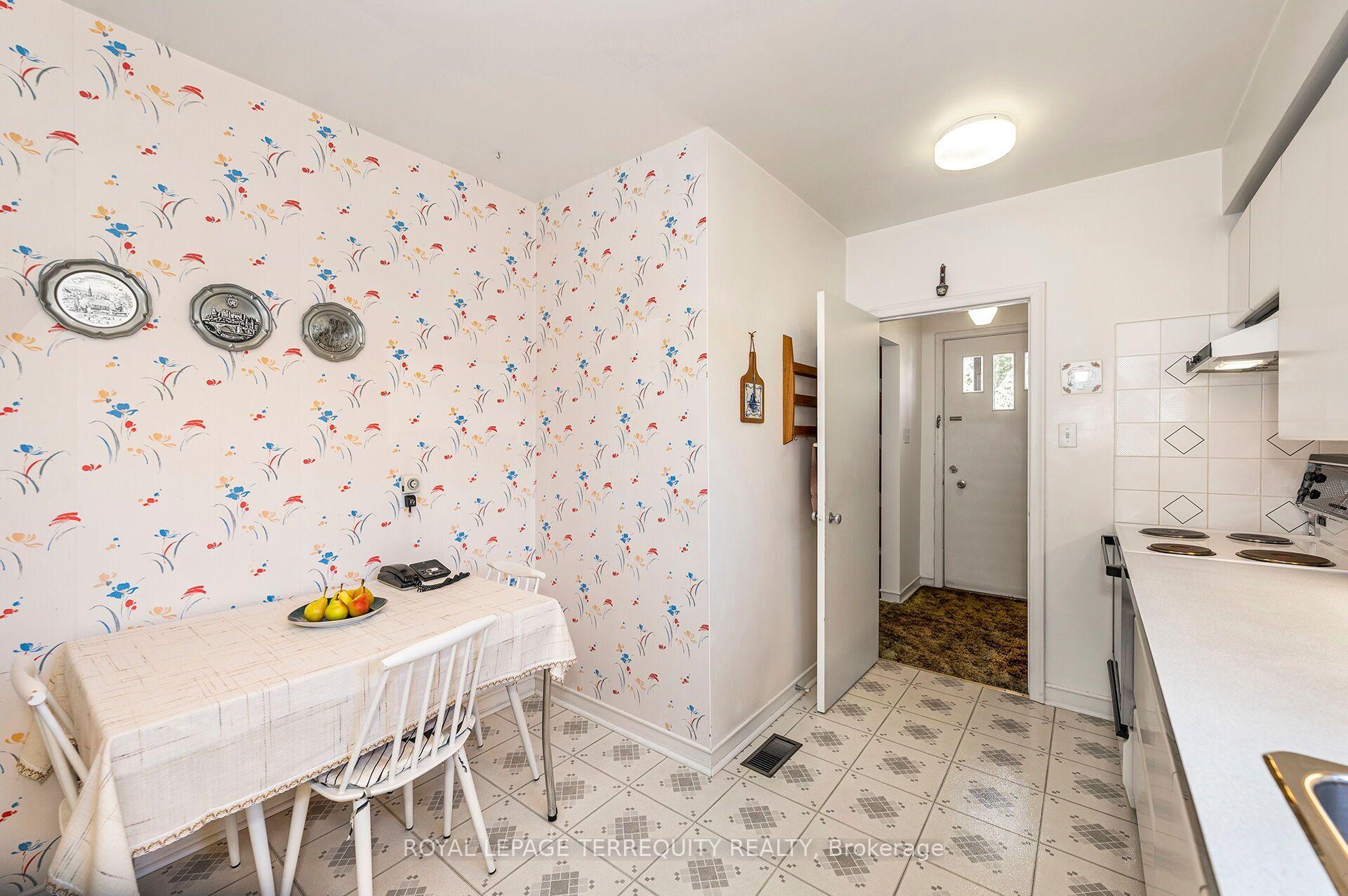 Photo 11 of 11 Picton Crescent, North York, Downsview-Roding-CFB — HOMEH