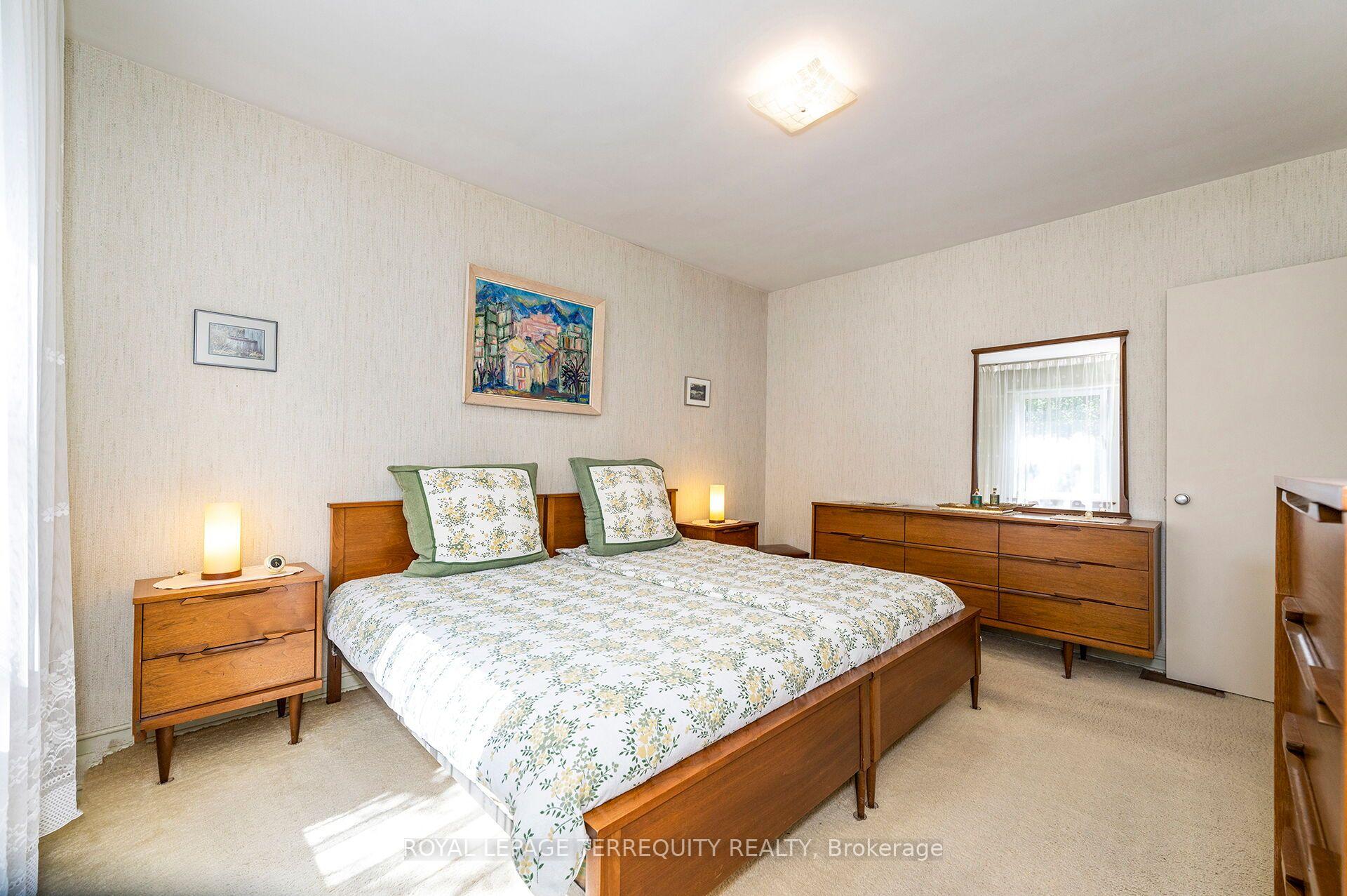 Photo 14 of 11 Picton Crescent, North York, Downsview-Roding-CFB — HOMEH