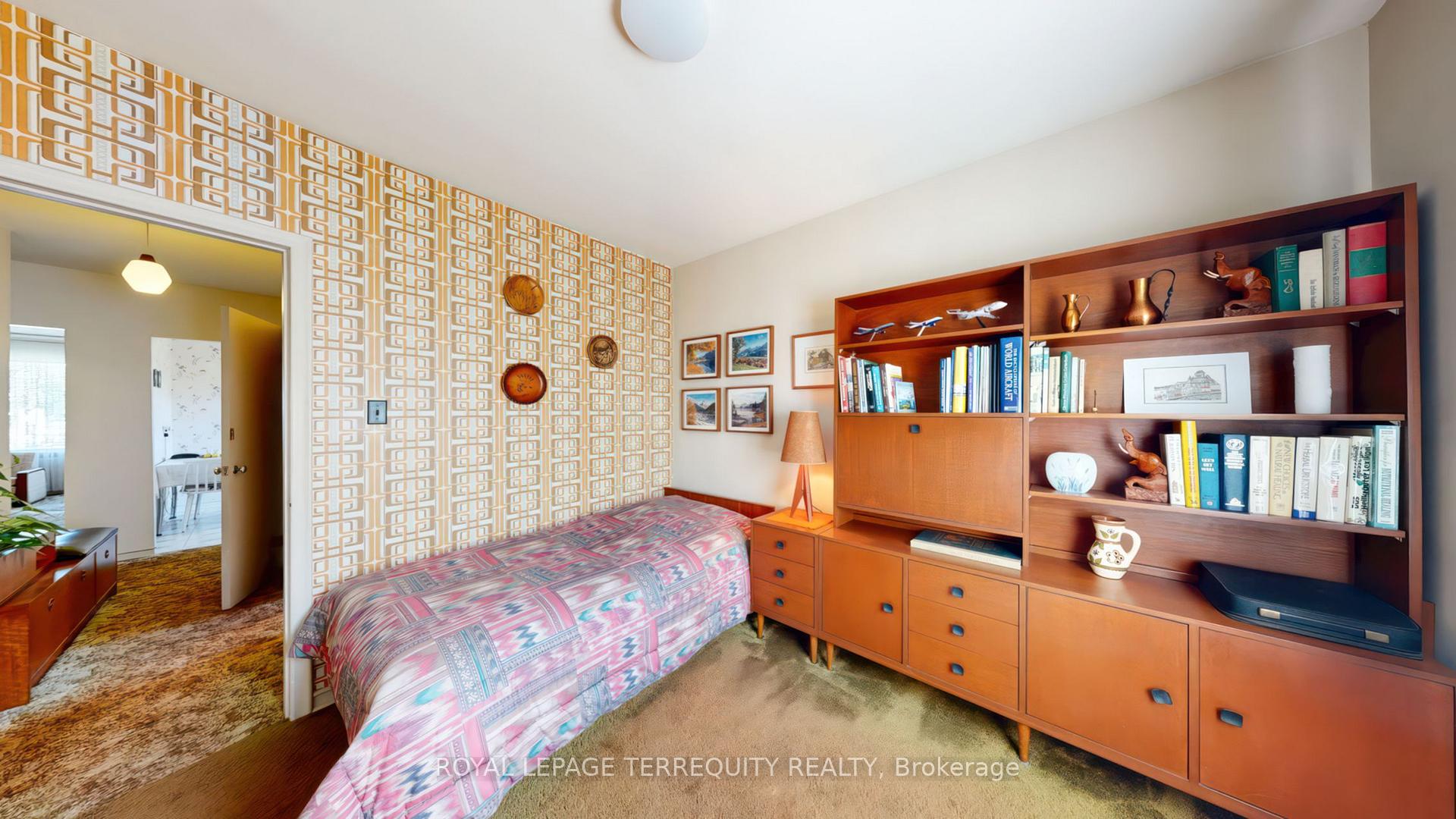 Photo 18 of 11 Picton Crescent, North York, Downsview-Roding-CFB — HOMEH