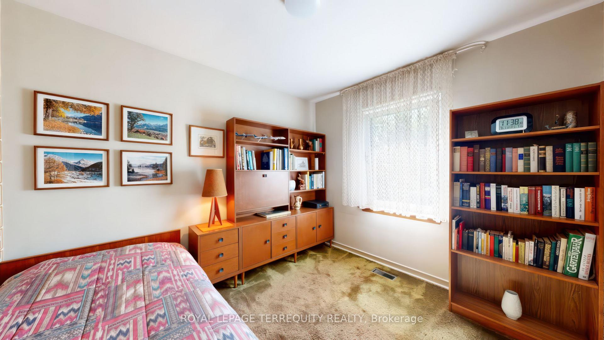 Photo 19 of 11 Picton Crescent, North York, Downsview-Roding-CFB — HOMEH