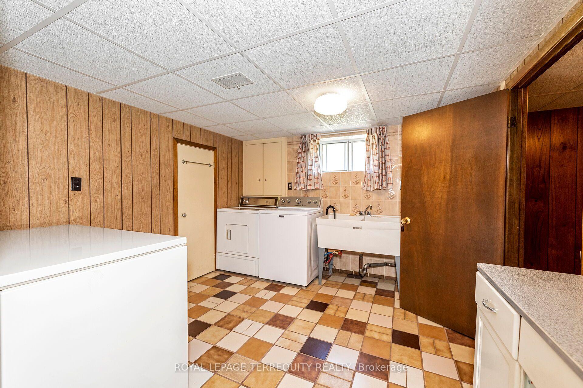 Photo 22 of 11 Picton Crescent, North York, Downsview-Roding-CFB — HOMEH