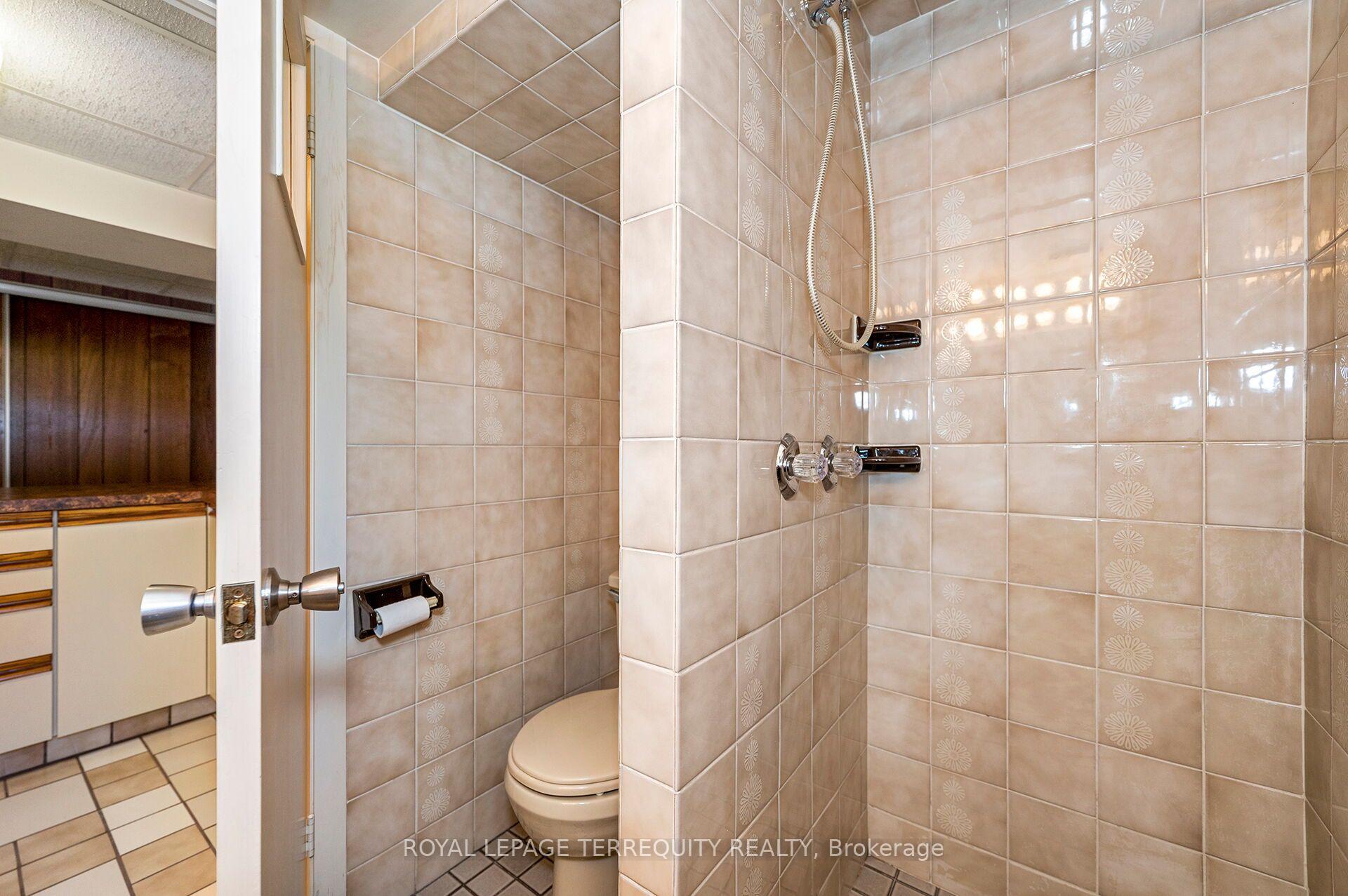 Photo 25 of 11 Picton Crescent, North York, Downsview-Roding-CFB — HOMEH