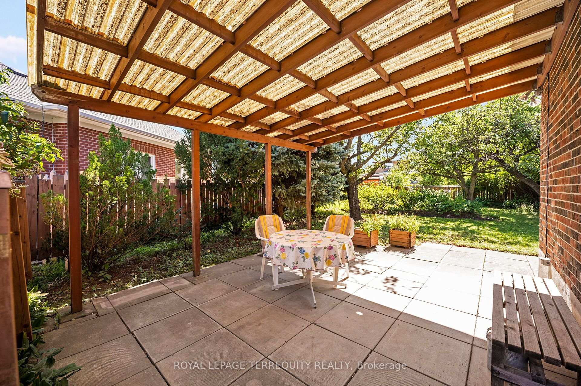 Photo 31 of 11 Picton Crescent, North York, Downsview-Roding-CFB — HOMEH