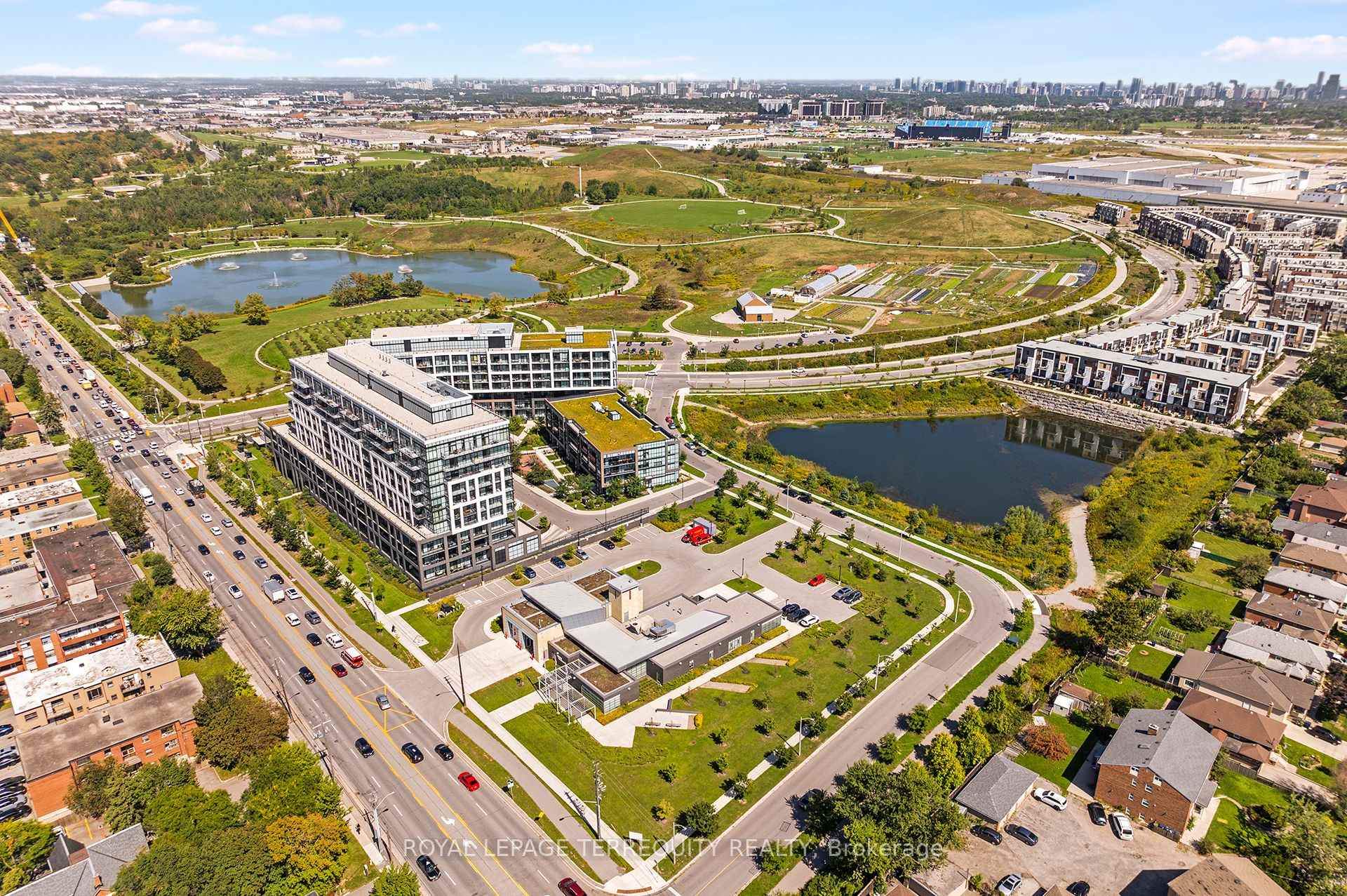 Photo 42 of 11 Picton Crescent, North York, Downsview-Roding-CFB — HOMEH