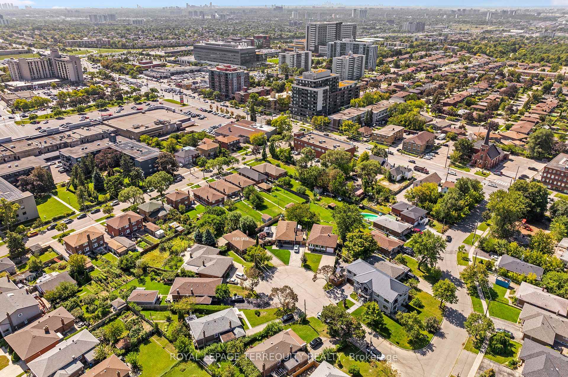 Photo 43 of 11 Picton Crescent, North York, Downsview-Roding-CFB — HOMEH