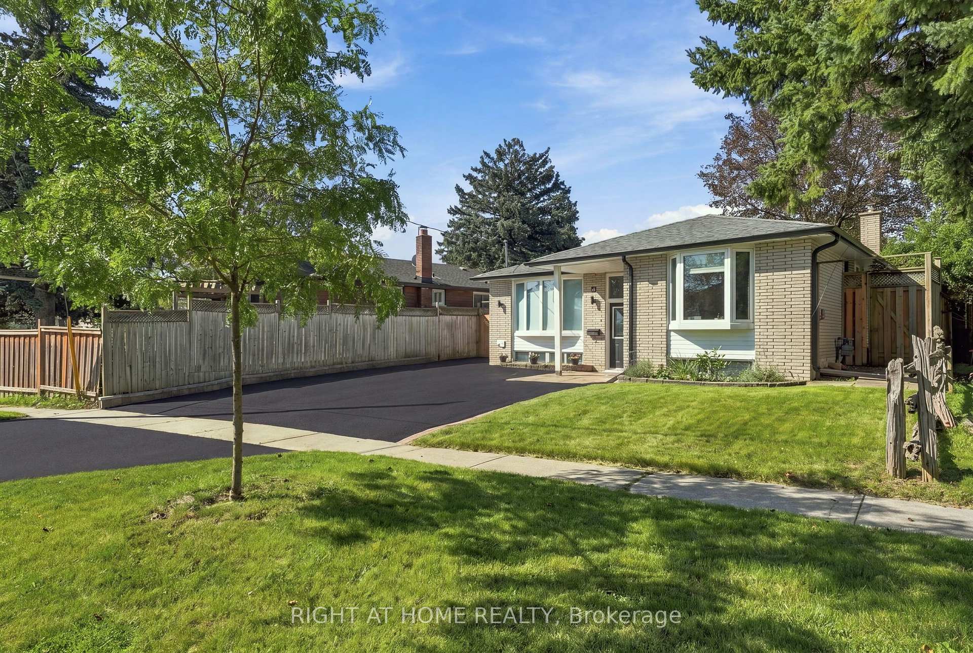 Photo 5 of 14 Cole Avenue, Clarington, Bowmanville — HOMEH