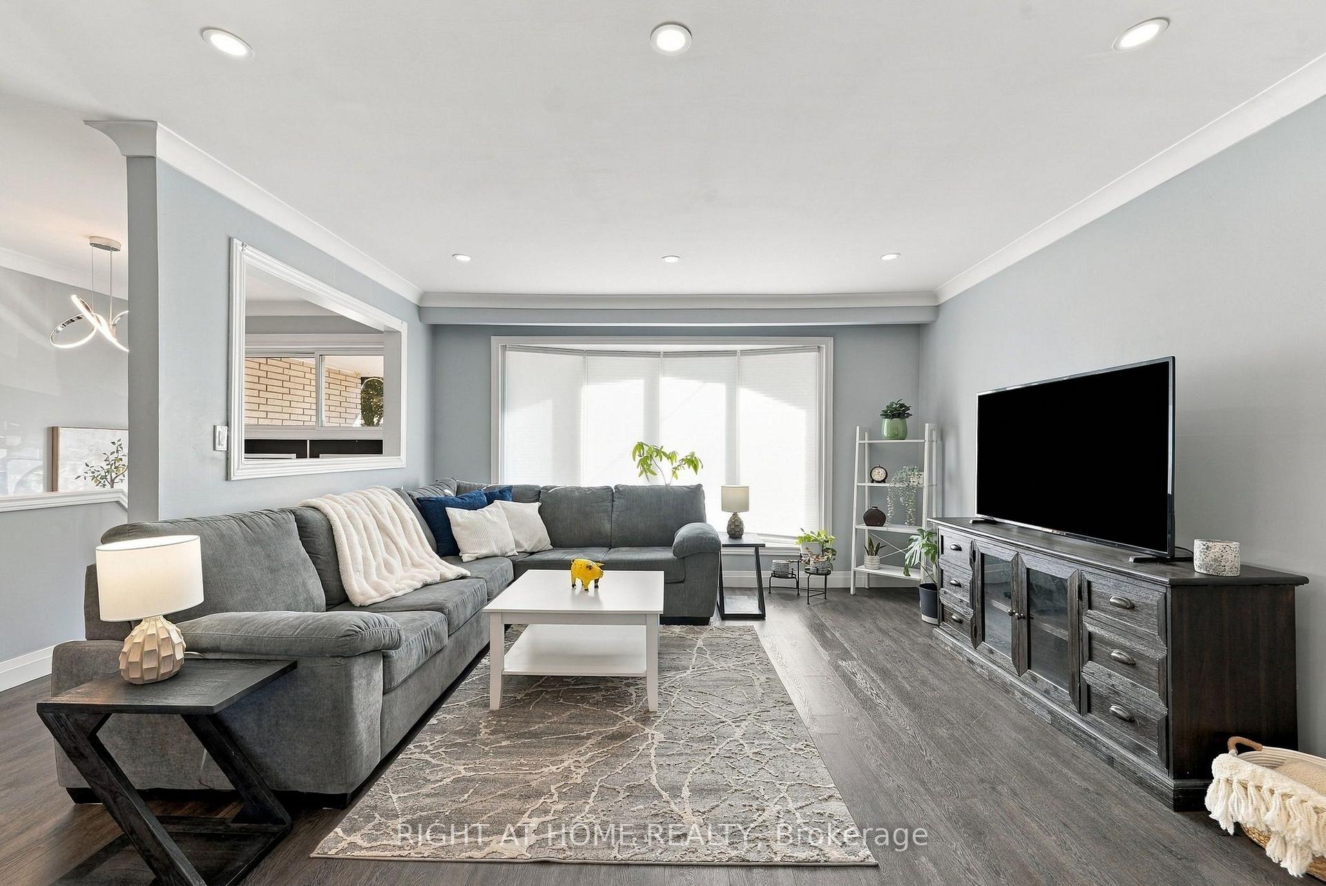 Photo 11 of 14 Cole Avenue, Clarington, Bowmanville — HOMEH