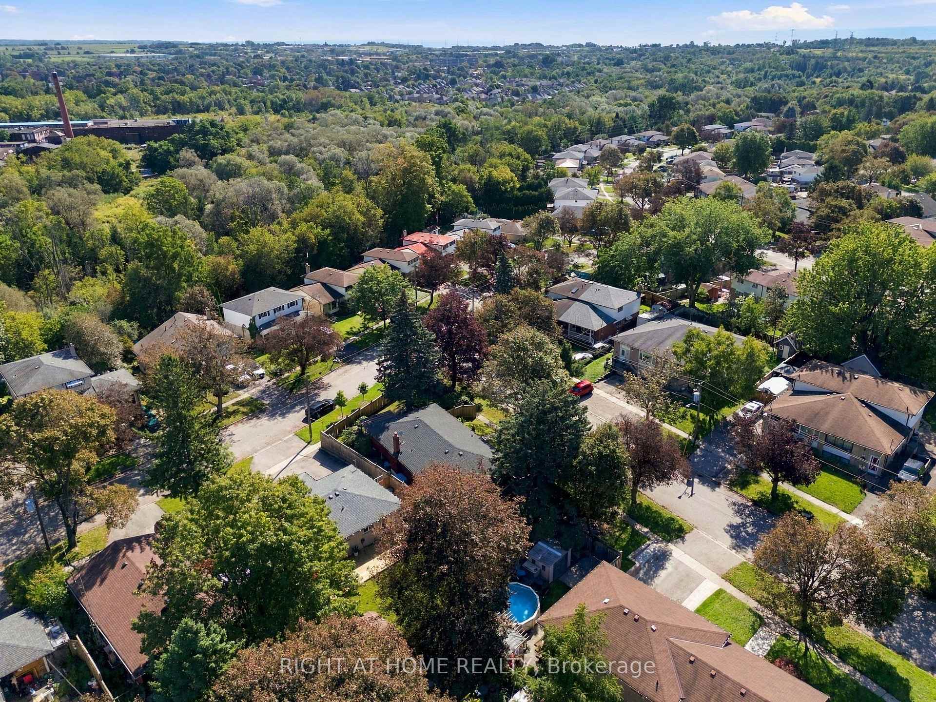 Photo 48 of 14 Cole Avenue, Clarington, Bowmanville — HOMEH