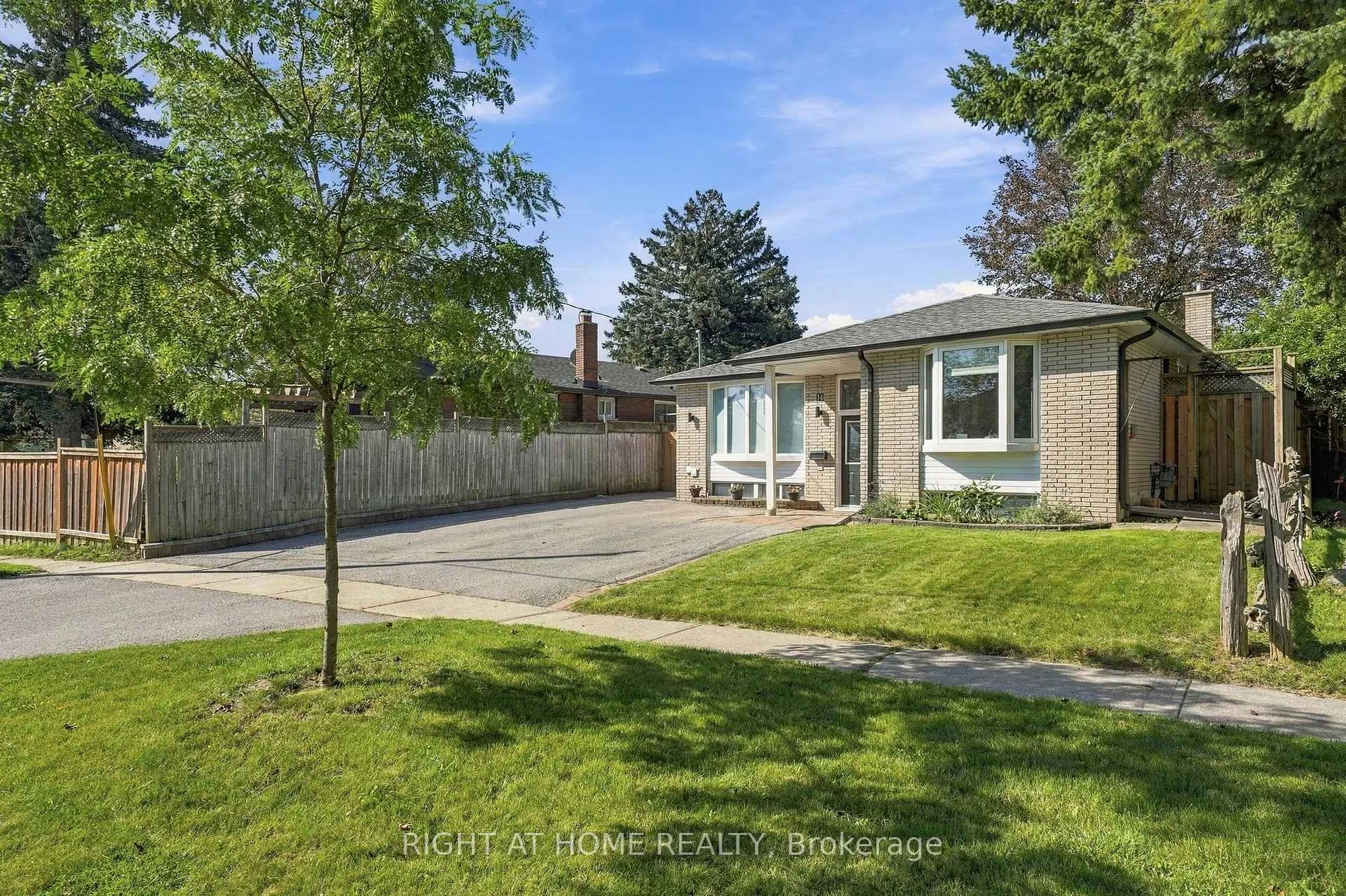 Photo 3 of 14 Cole Avenue, Clarington, Bowmanville — HOMEH