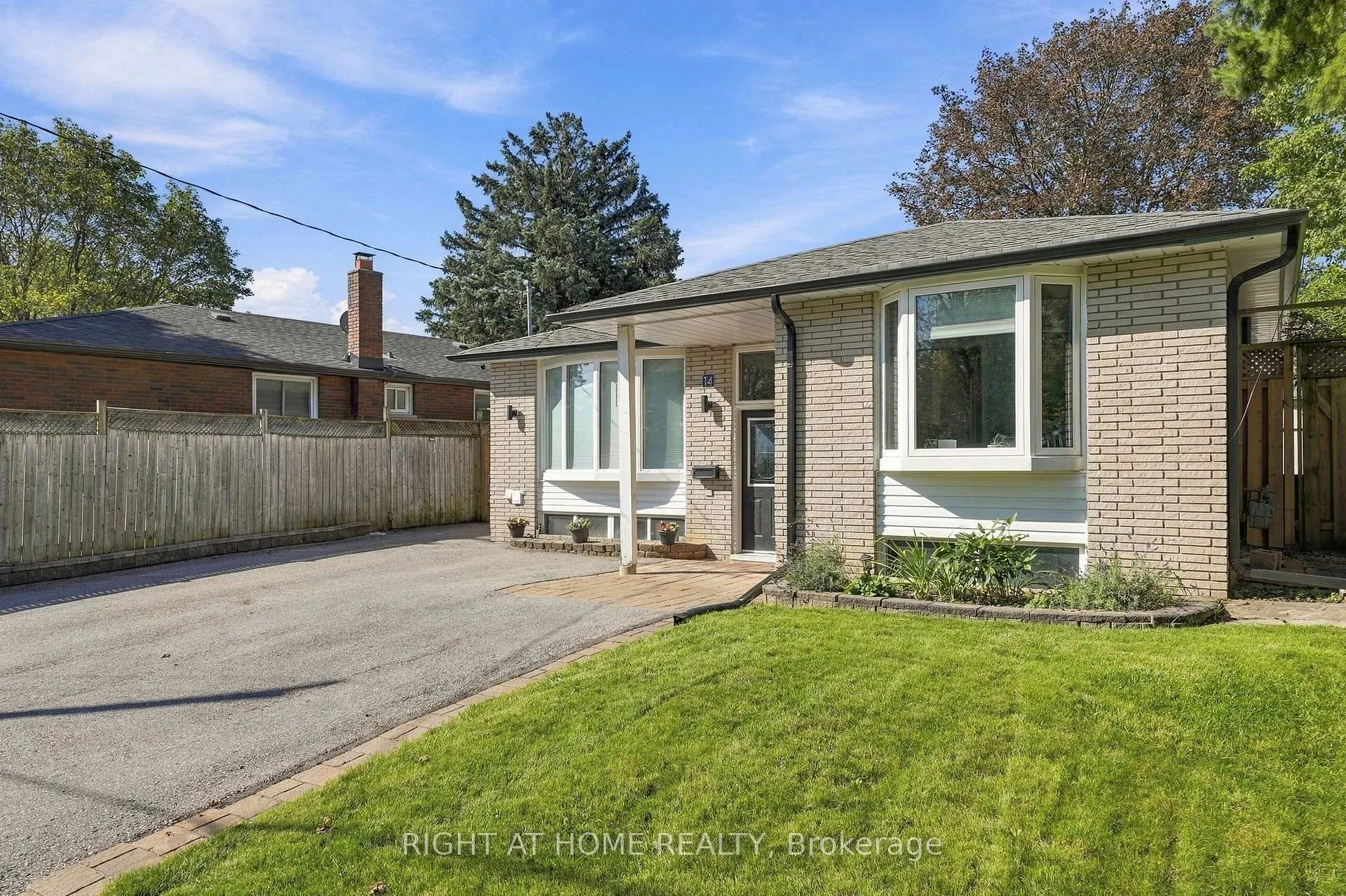 Photo 6 of 14 Cole Avenue, Clarington, Bowmanville — HOMEH