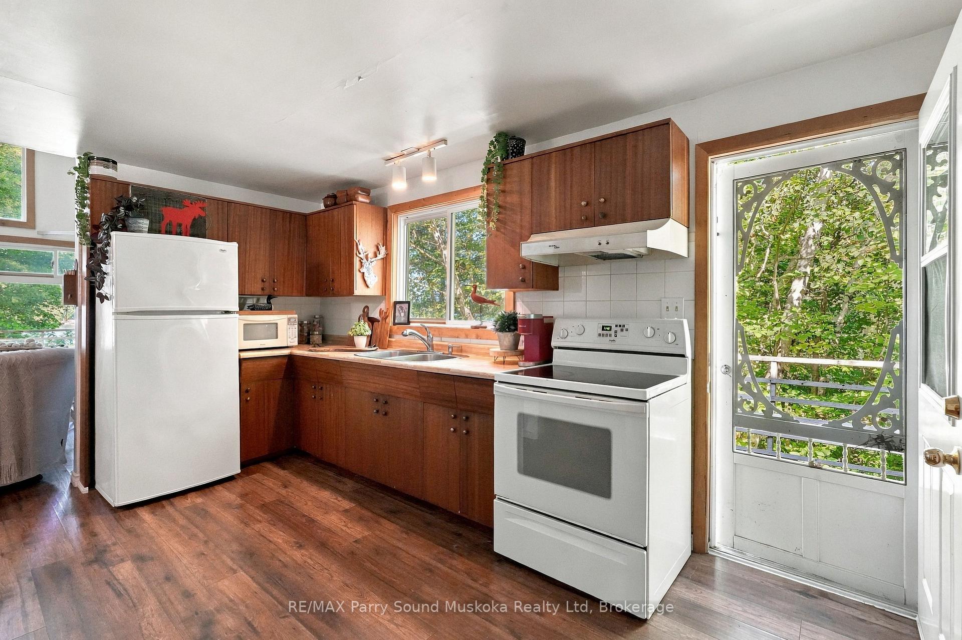 Photo 23 of 22 Marine Drive, McKellar — HOMEH