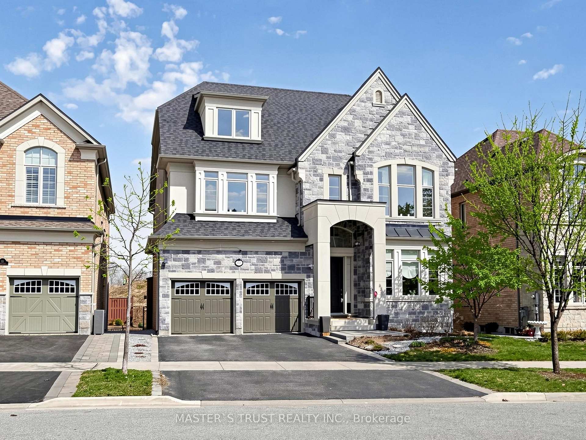 Photo 2 of 61 Grange Drive, Richmond Hill, Jefferson — HOMEH