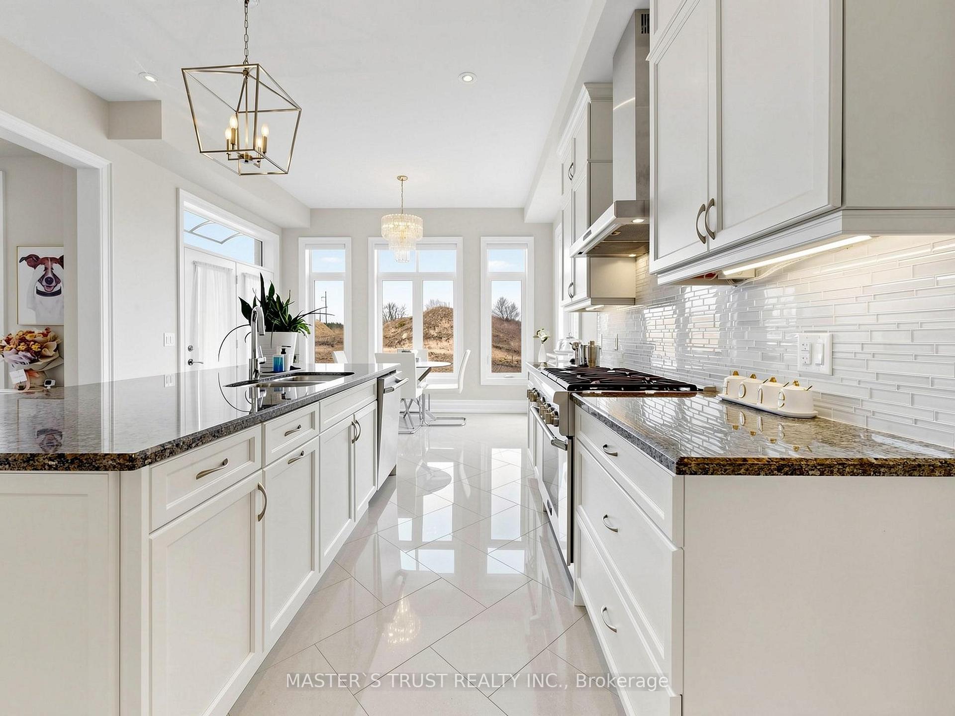 Photo 12 of 61 Grange Drive, Richmond Hill, Jefferson — HOMEH