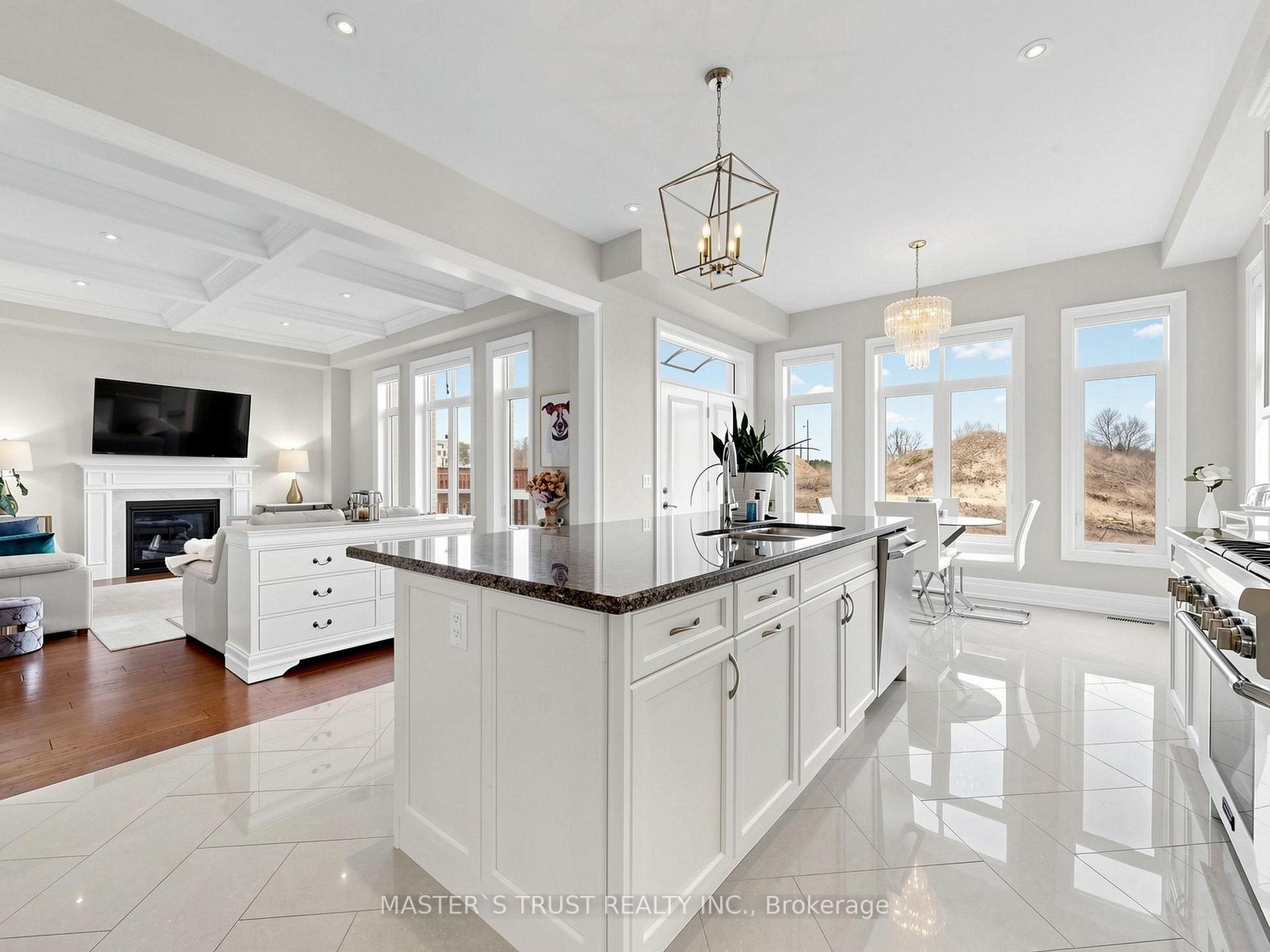 Photo 13 of 61 Grange Drive, Richmond Hill, Jefferson — HOMEH