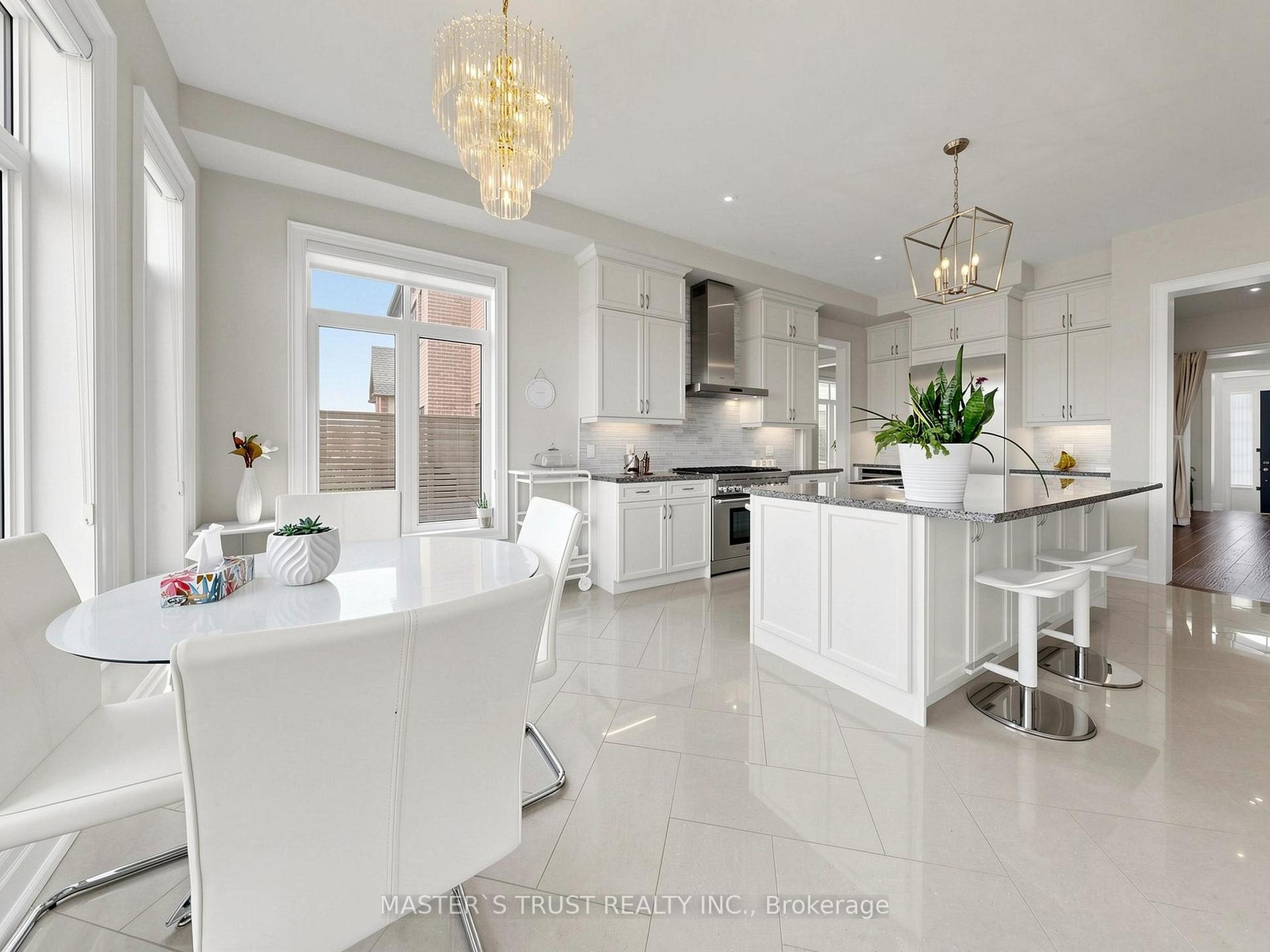 Photo 19 of 61 Grange Drive, Richmond Hill, Jefferson — HOMEH