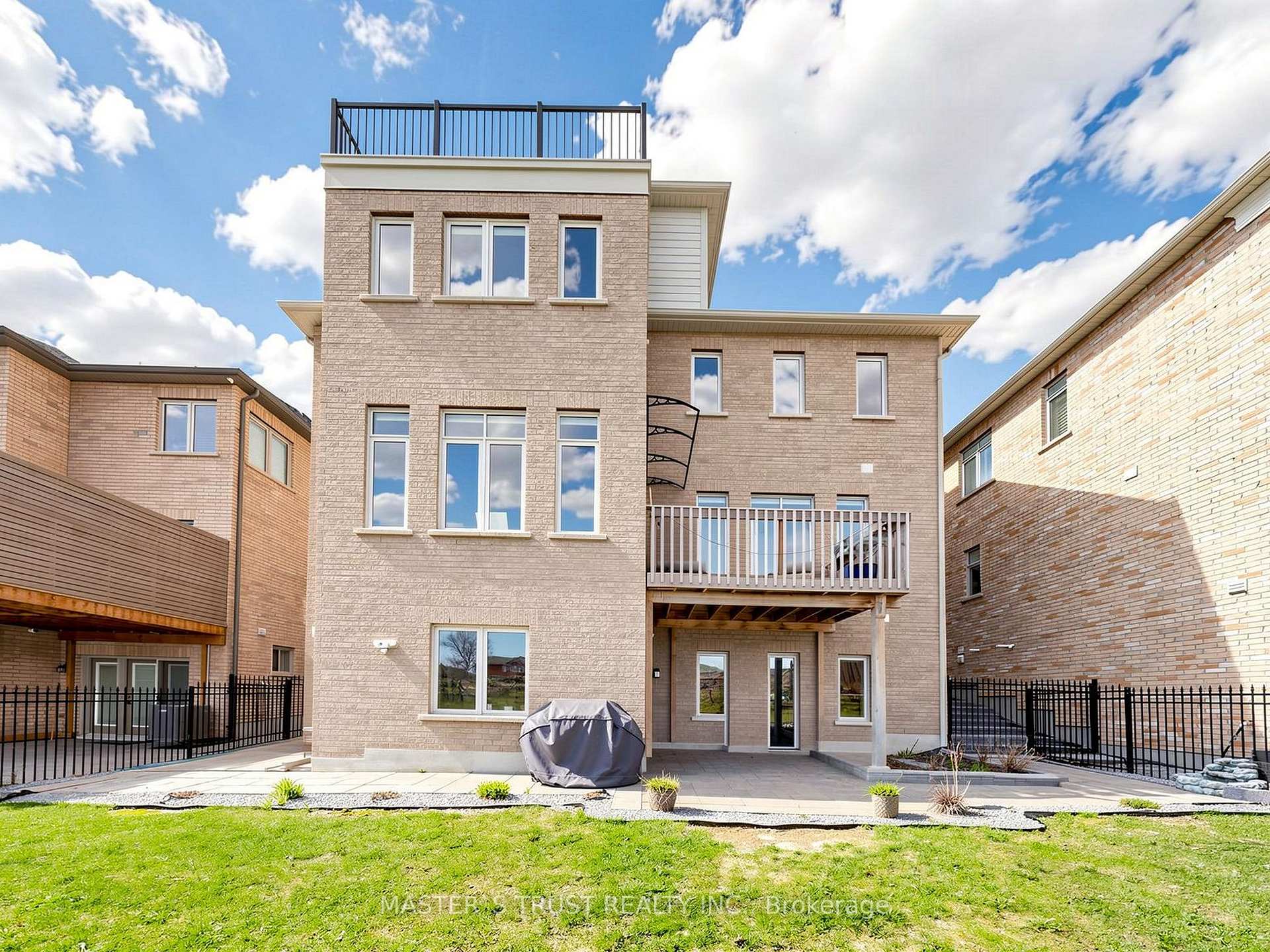 Photo 50 of 61 Grange Drive, Richmond Hill, Jefferson — HOMEH