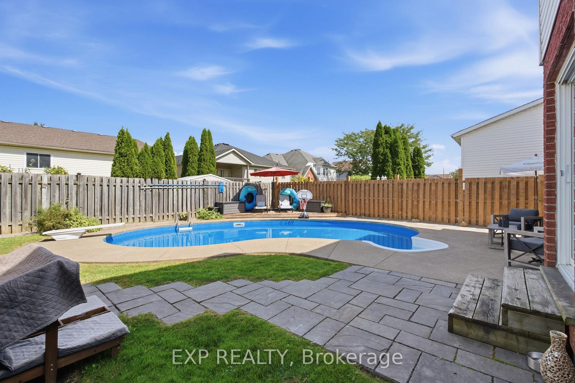 Photo 38 of 50 Crysler Crescent, Thorold, Confederation Heights — HOMEH
