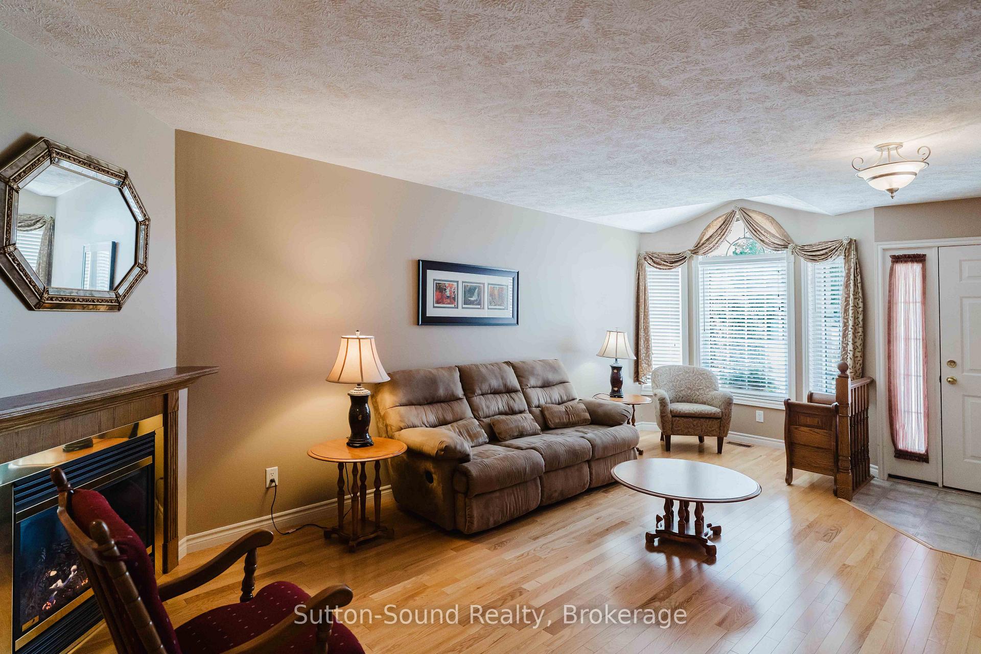Photo 4 of 907 9th A Avenue E, Owen Sound — HOMEH