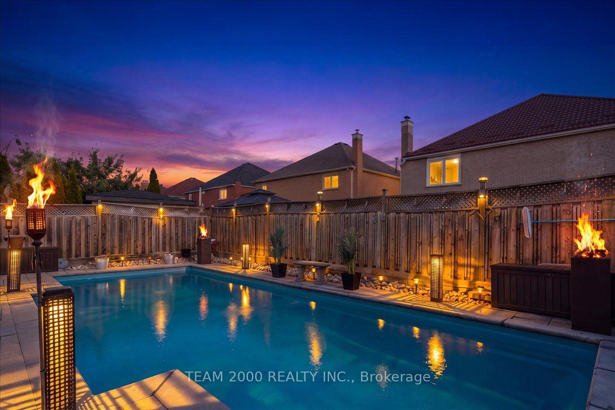 Photo 5 of 211 Avro Road, Vaughan, Maple — HOMEH