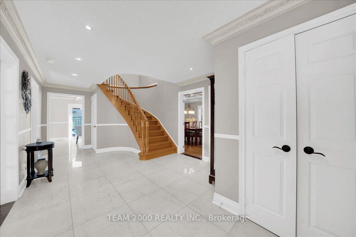 Photo 9 of 211 Avro Road, Vaughan, Maple — HOMEH