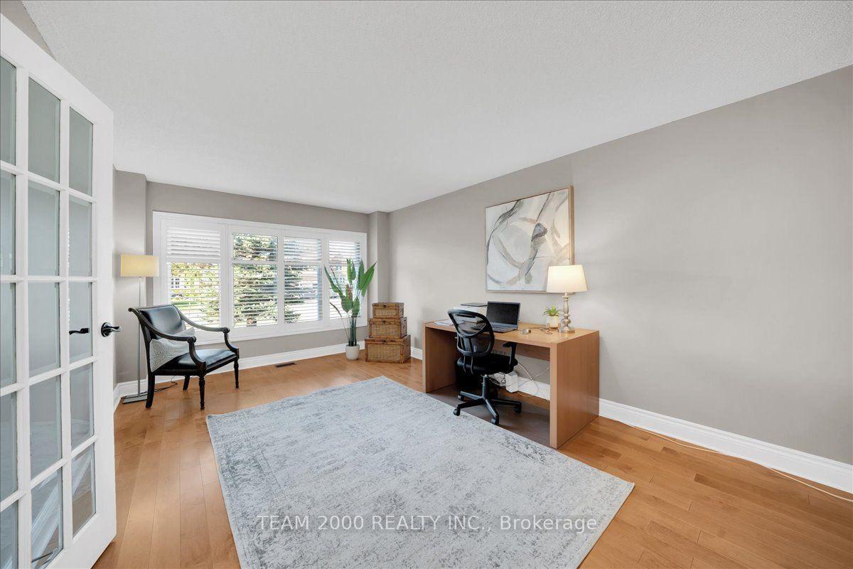 Photo 10 of 211 Avro Road, Vaughan, Maple — HOMEH