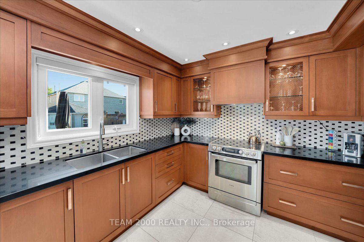 Photo 22 of 211 Avro Road, Vaughan, Maple — HOMEH