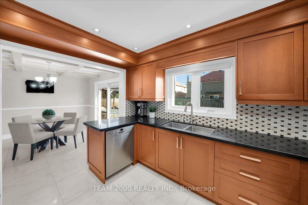 Photo 25 of 211 Avro Road, Vaughan, Maple — HOMEH