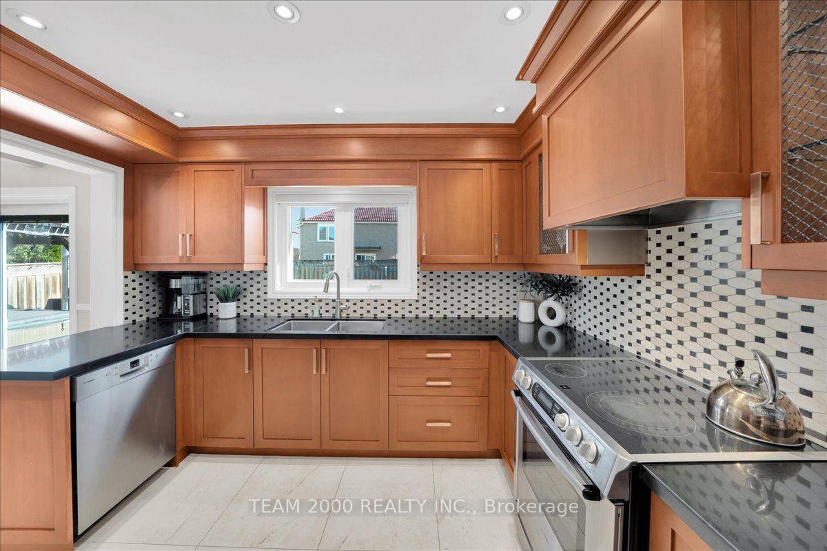 Photo 26 of 211 Avro Road, Vaughan, Maple — HOMEH