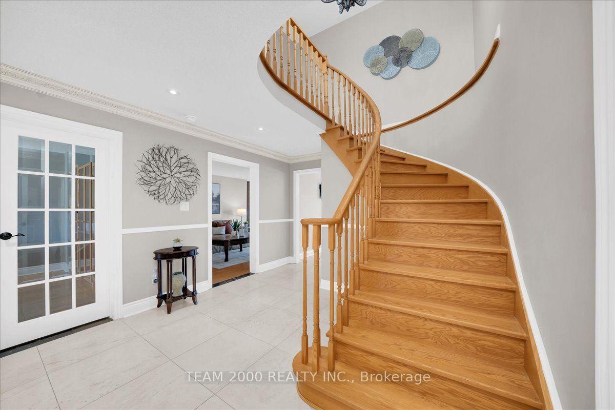 Photo 37 of 211 Avro Road, Vaughan, Maple — HOMEH