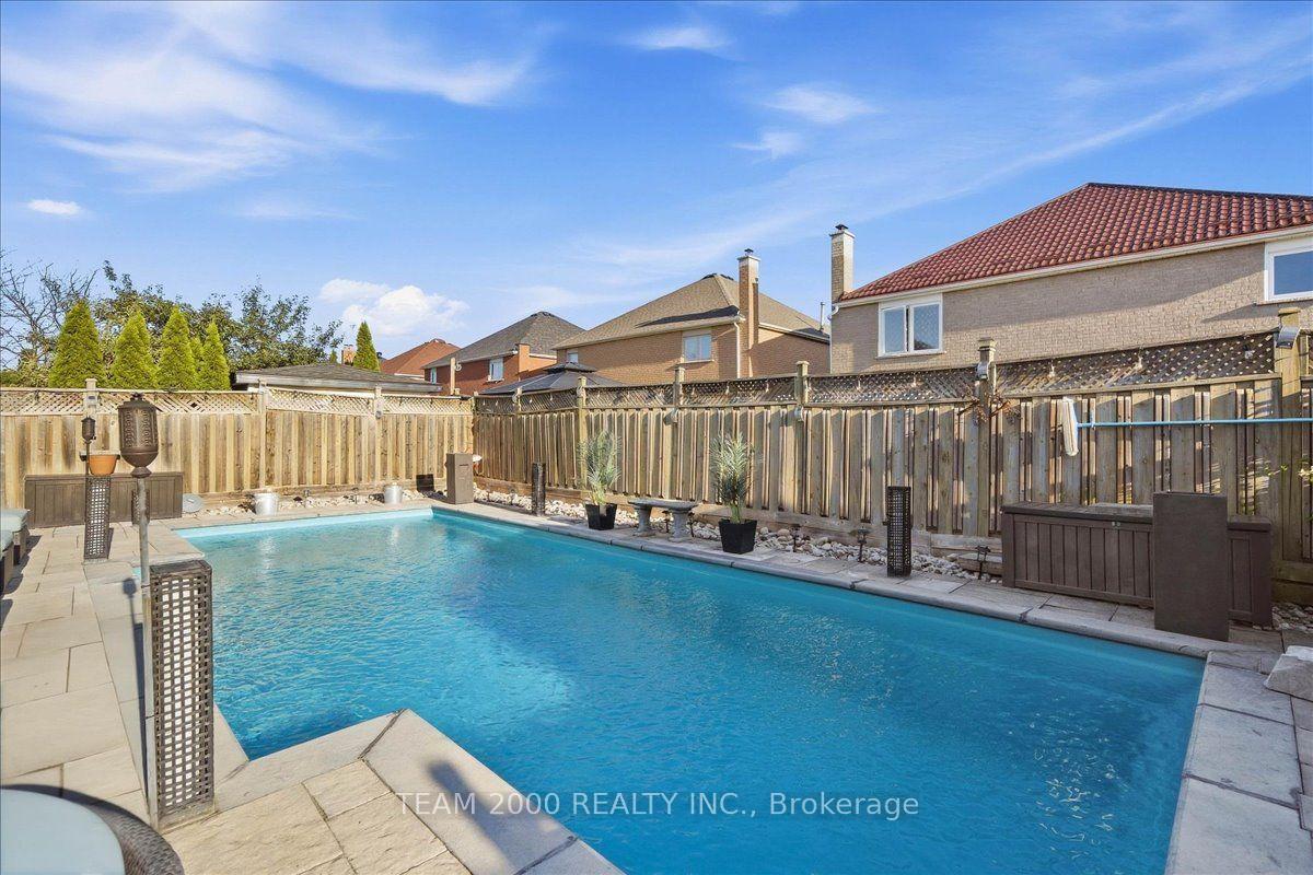 Photo 52 of 211 Avro Road, Vaughan, Maple — HOMEH