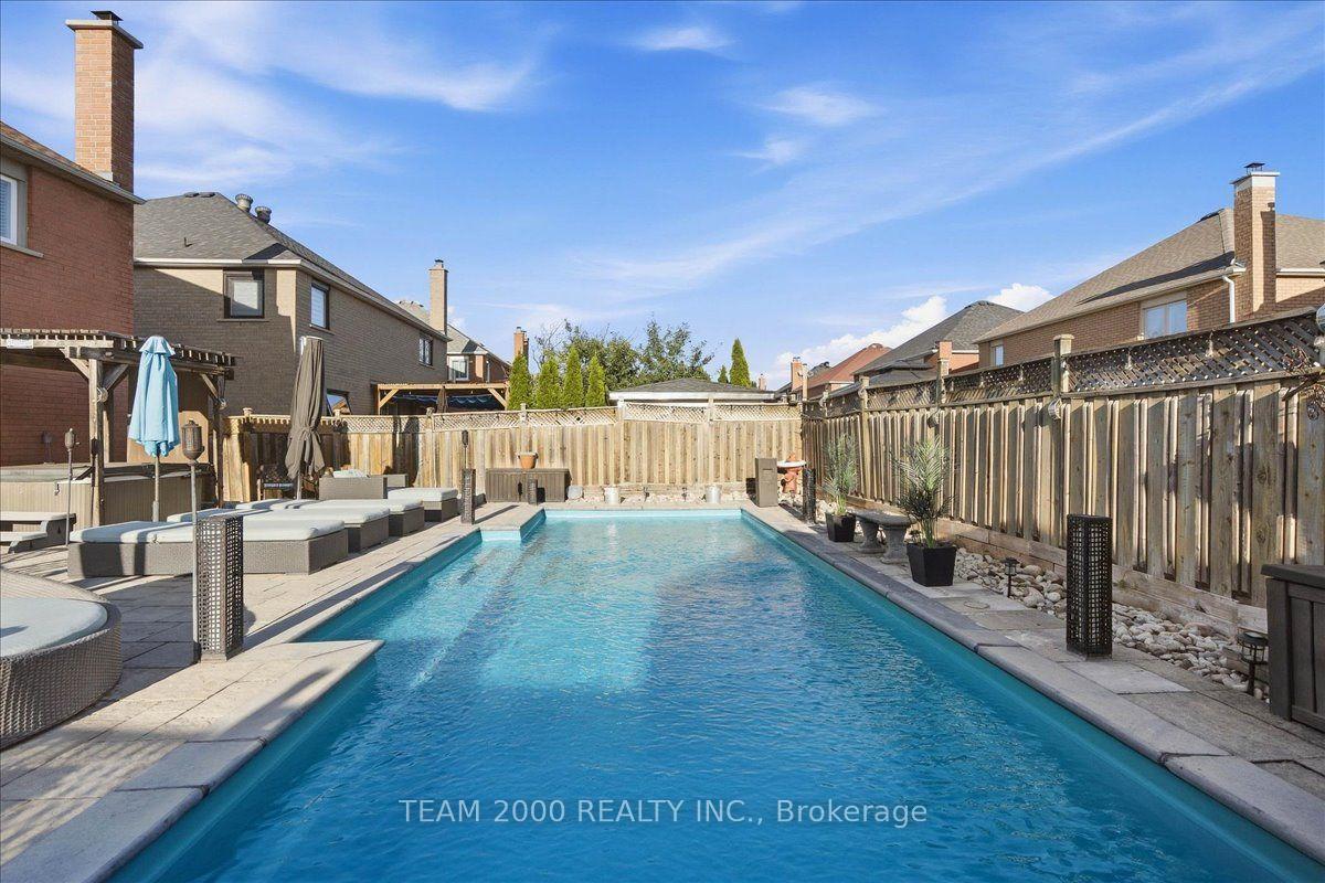 Photo 57 of 211 Avro Road, Vaughan, Maple — HOMEH