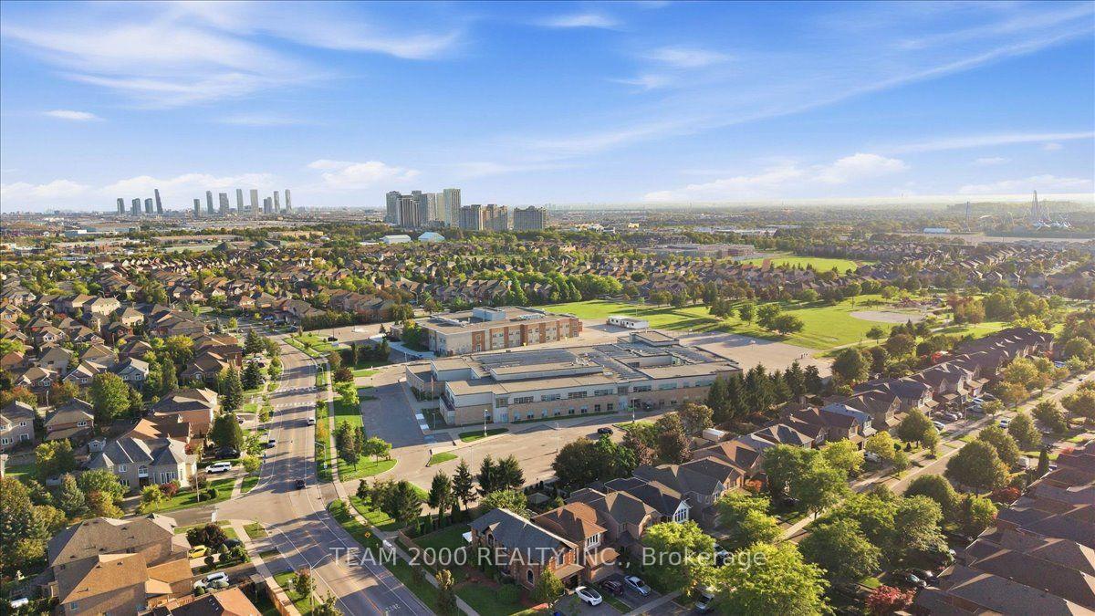 Photo 67 of 211 Avro Road, Vaughan, Maple — HOMEH