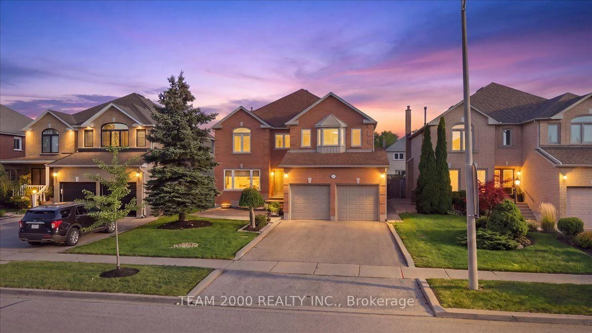 Photo 2 of 211 Avro Road, Vaughan, Maple — HOMEH