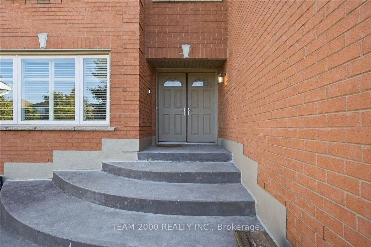Photo 12 of 211 Avro Road, Vaughan, Maple — HOMEH
