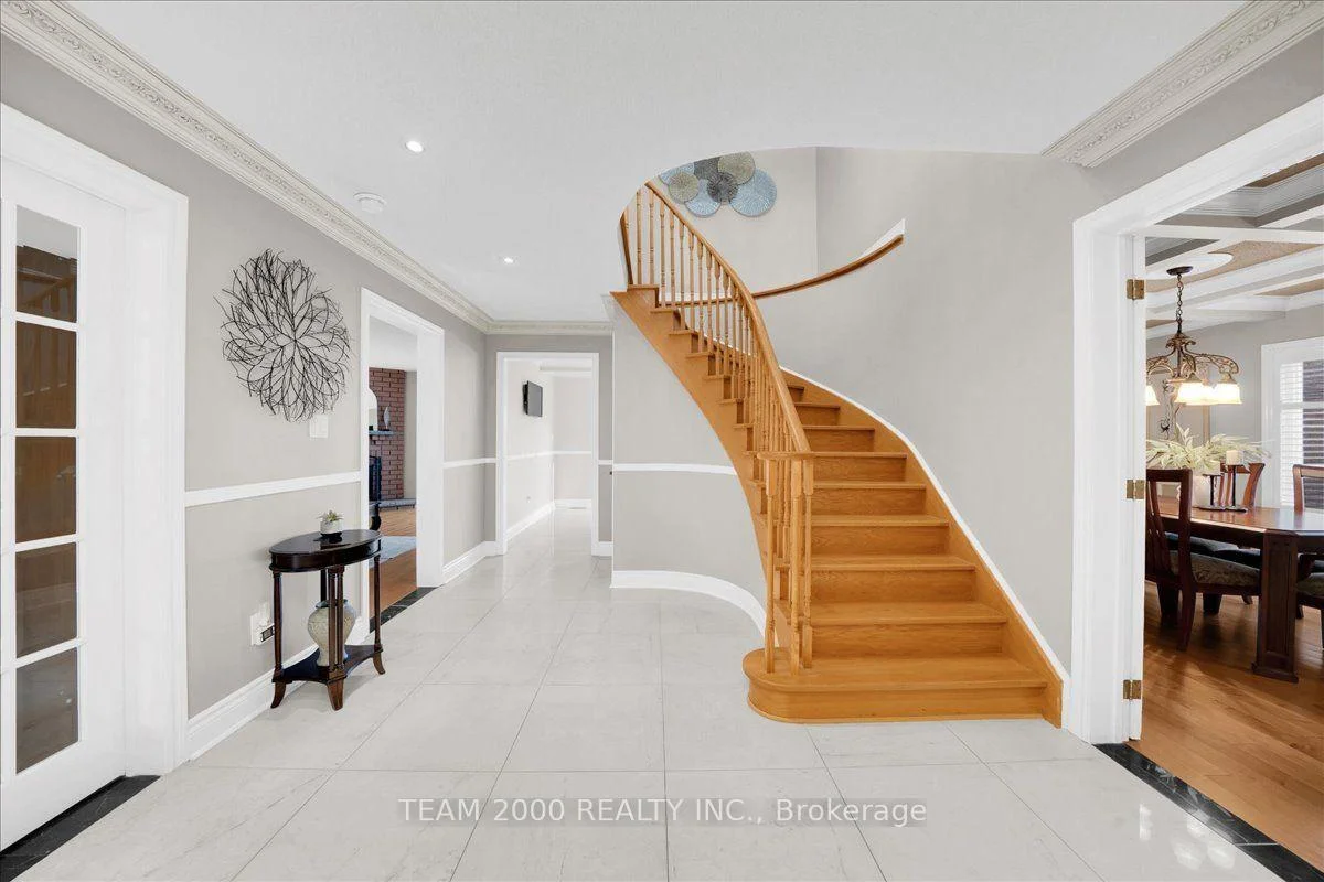 Photo 15 of 211 Avro Road, Vaughan, Maple — HOMEH