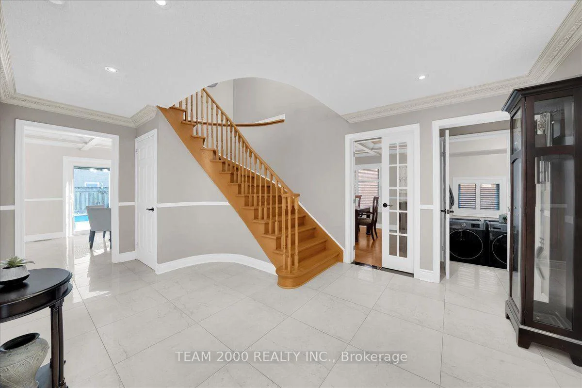 Photo 23 of 211 Avro Road, Vaughan, Maple — HOMEH