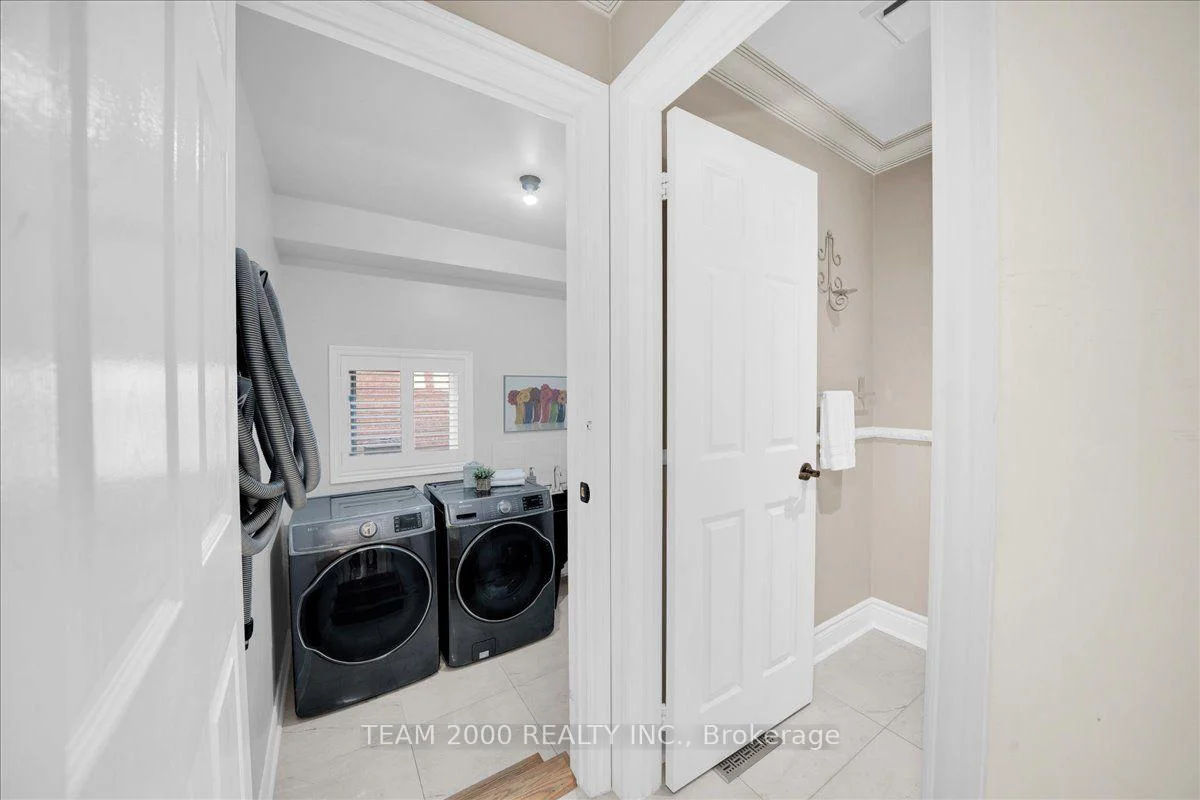 Photo 33 of 211 Avro Road, Vaughan, Maple — HOMEH