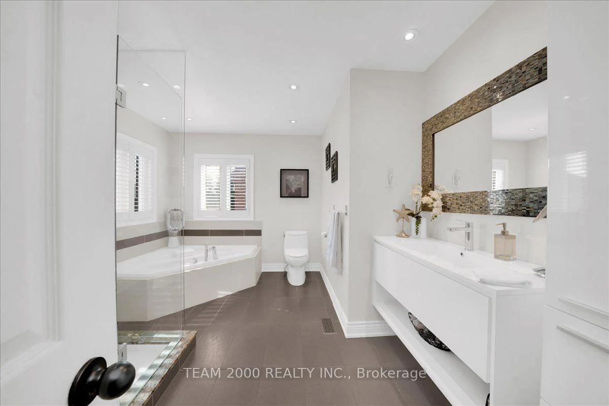 Photo 45 of 211 Avro Road, Vaughan, Maple — HOMEH