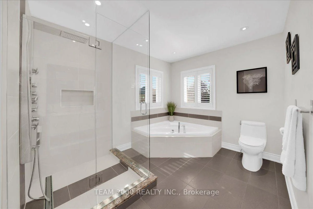 Photo 48 of 211 Avro Road, Vaughan, Maple — HOMEH