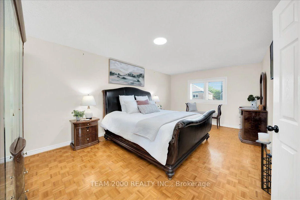 Photo 51 of 211 Avro Road, Vaughan, Maple — HOMEH