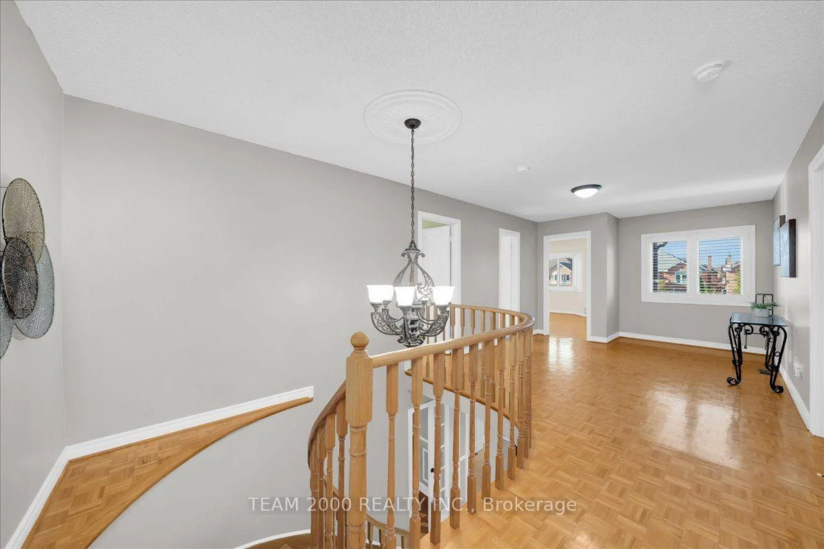 Photo 58 of 211 Avro Road, Vaughan, Maple — HOMEH