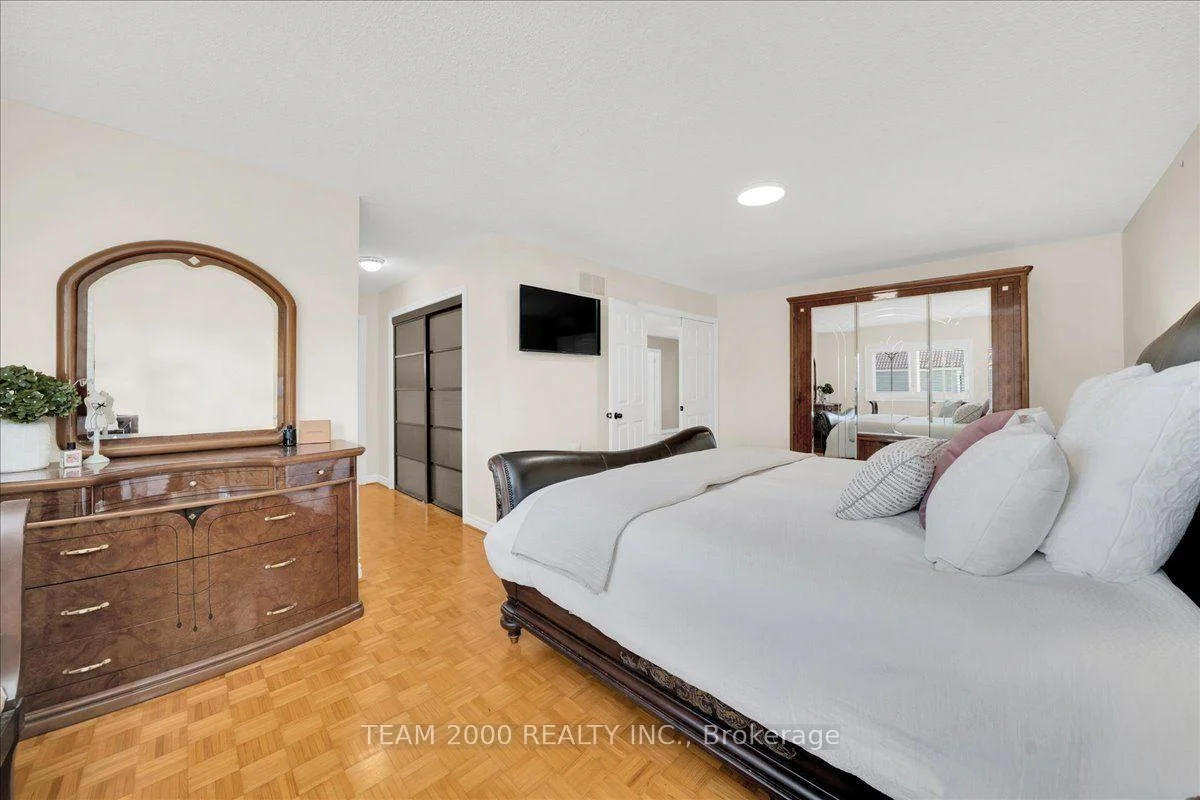 Photo 59 of 211 Avro Road, Vaughan, Maple — HOMEH