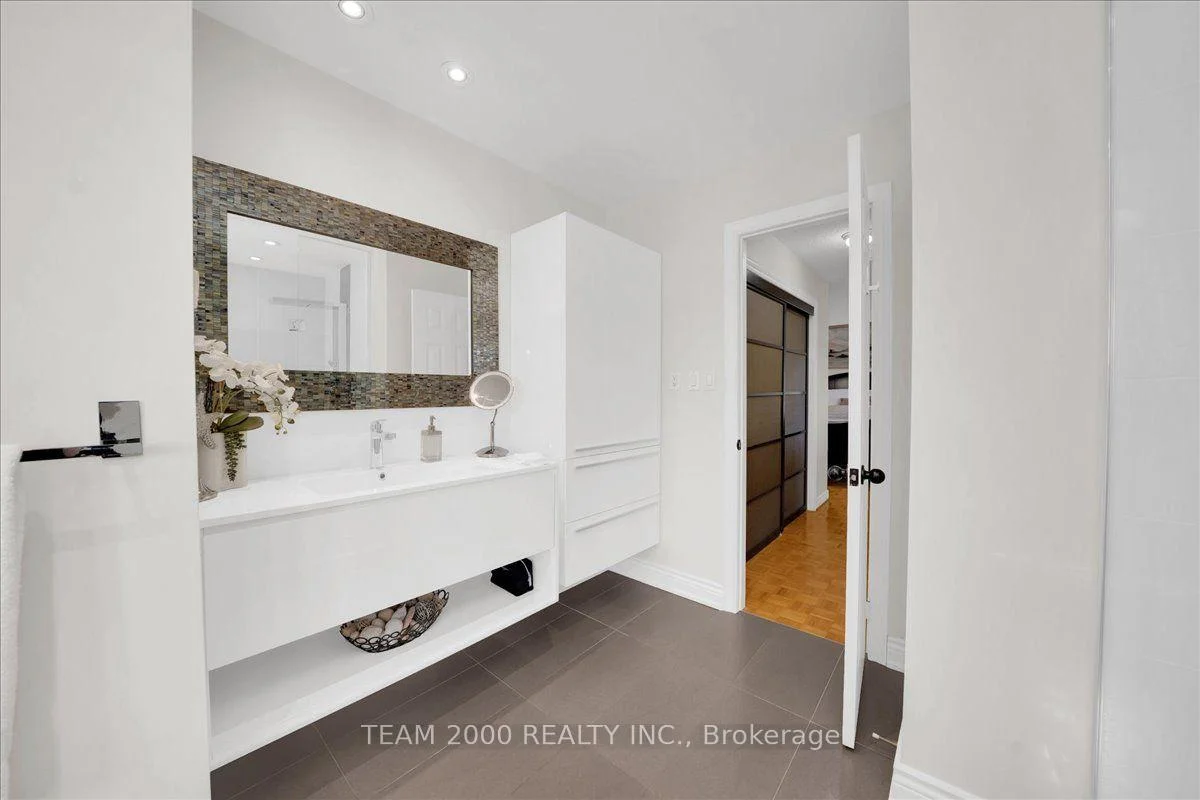 Photo 65 of 211 Avro Road, Vaughan, Maple — HOMEH