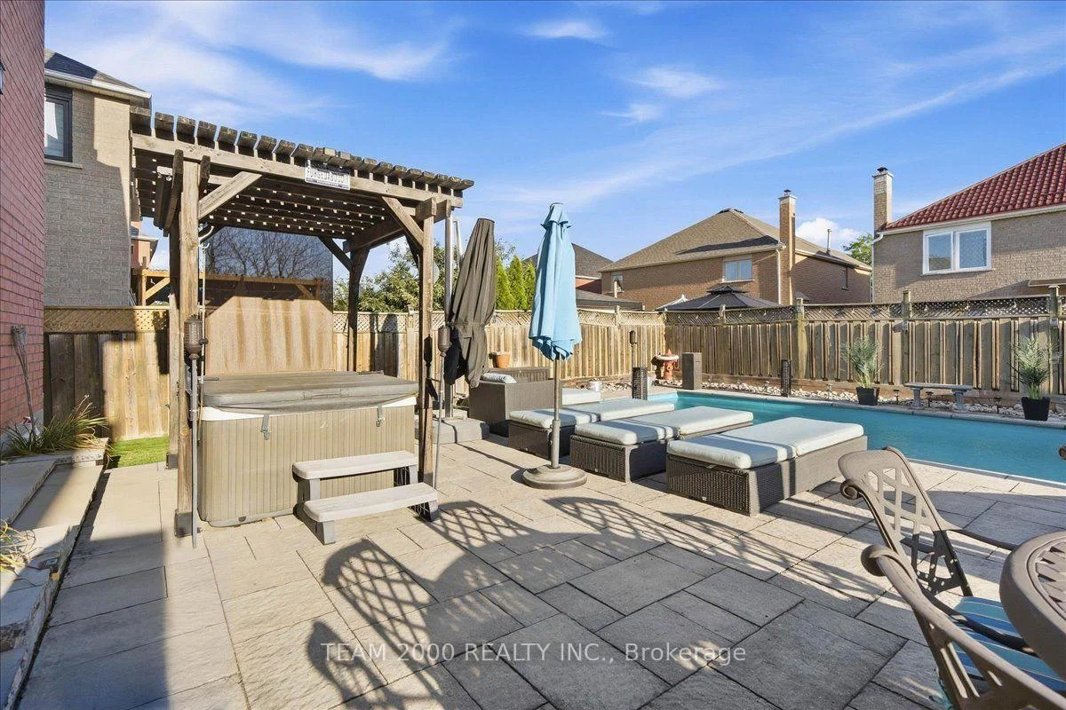 Photo 68 of 211 Avro Road, Vaughan, Maple — HOMEH