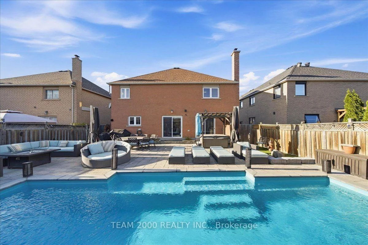 Photo 75 of 211 Avro Road, Vaughan, Maple — HOMEH