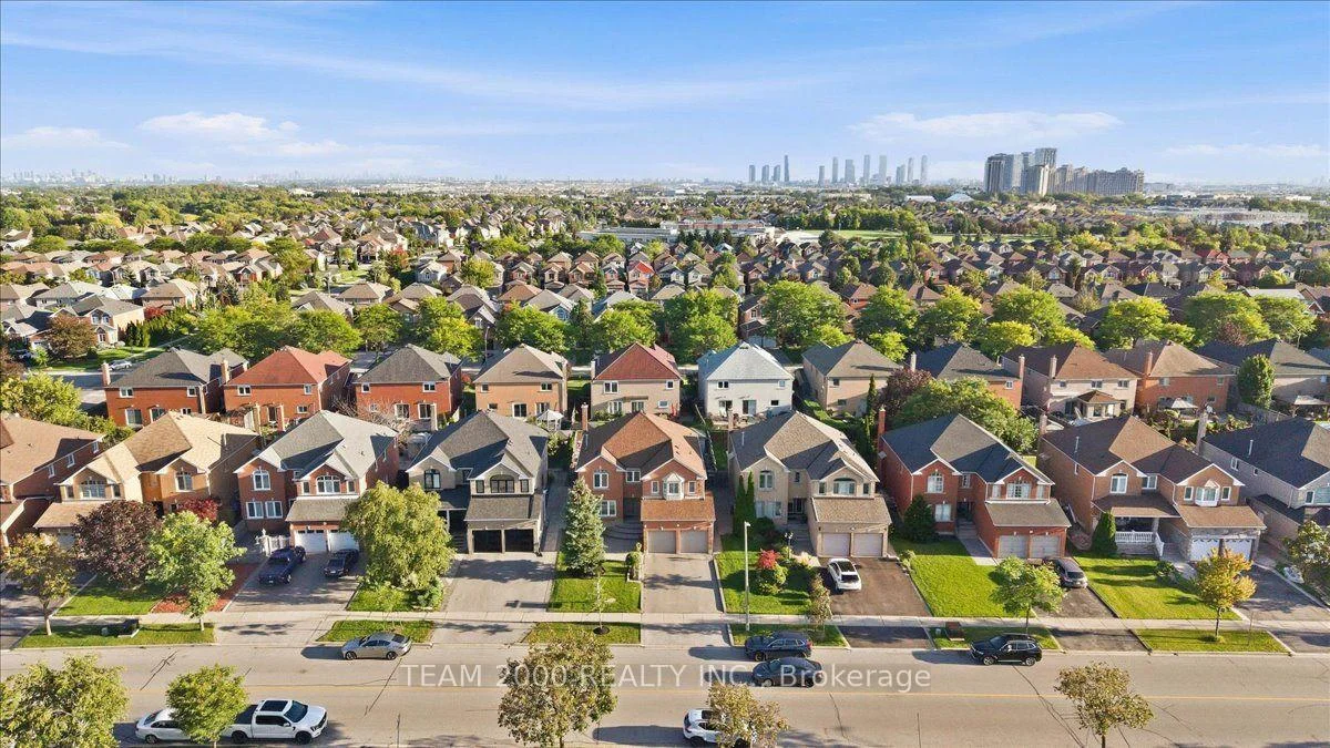 Photo 76 of 211 Avro Road, Vaughan, Maple — HOMEH