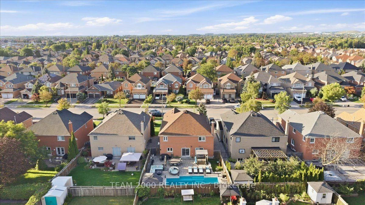 Photo 83 of 211 Avro Road, Vaughan, Maple — HOMEH